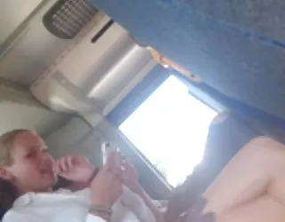 Clignotant bugle pour 2 hot les adolescents dans le bus part2 femme nue et salope