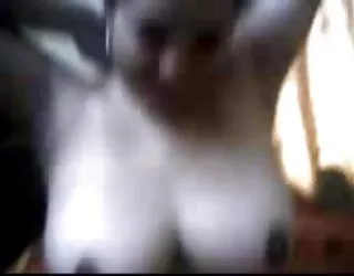 Le corps nu dans la tante est disponible partenaire saloppe a baiser