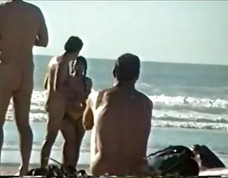 M. grosse bite sur la plage cochonne du sexe