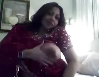 Chaude fille indienne montre ses énormes seins, montre site de film de cul gratuit