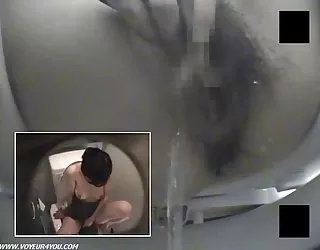 Toilettes caméra cachée masturbation sex cul gratuit