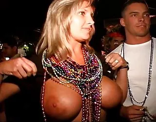 Fantasy fest flasher, exhibant son corps video sexe allopass