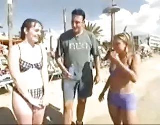 Proposition indécente jeu 2 jolie fille toute nue