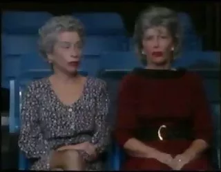 Bureau de l'oma de l'omc jolie et nue