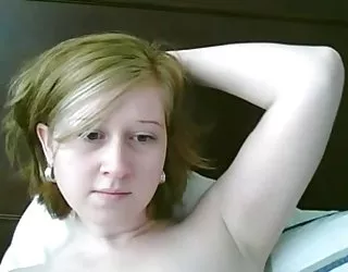 L'adolescent montre chatte pute cochonne