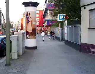 Belle fille d'une prostituée berlin dans la rue sex de porno