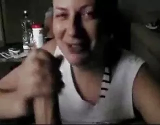 Amateur maman suce un ami de son fils fille nue en video