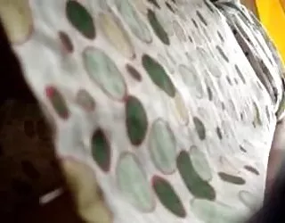 Upskirt voyeur espion video porno gros cul