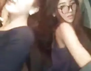 Un tas de lady boy filles dansent dans le tube jolie fille nue video