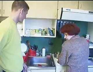 Mature et un garçon de 7 - partie 1 film porno black