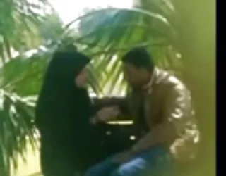 Des jeunes filles arabes dans les suce et se masturbe elle prend le sperme sex nal