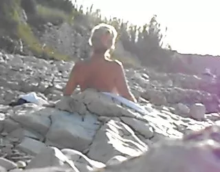 Nue grand-mère sur la plage côté de moi sex hard