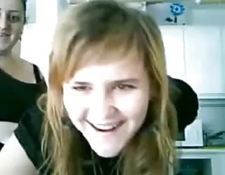 La fille et non sa mère et sa tante sur la webcam flash xxx france