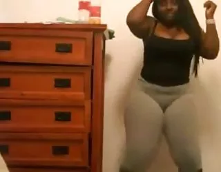 Bbw gâteaux en gris leggings cul de femme