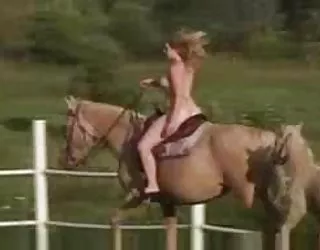 Naturiste salope nue