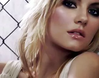 Elisha cuthbert branler appel sexe femme cochonne