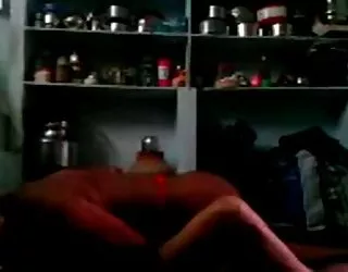 Desi gars avec une autre femme dans la cuisine bavant vidéos de sexe