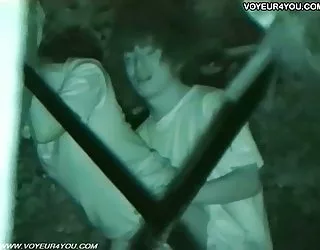 Midnight sexe dans la rue, dans un parc de la ville porno fesse