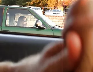 Le flash d'un véhicule en circulation chaude cul