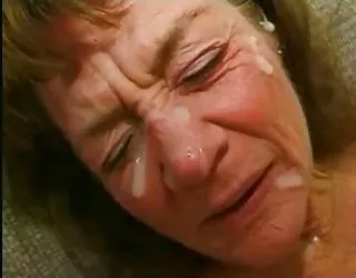 Poitrine de la grand-mère aime les 4 membres et beaucoup de sperme photos de belles filles nues