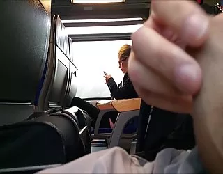 Masturbatng nfi jolie jeune femme blonde lunettes video saloppes