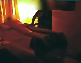 Branlette cachée dans un salon de massage www sex vidéo com