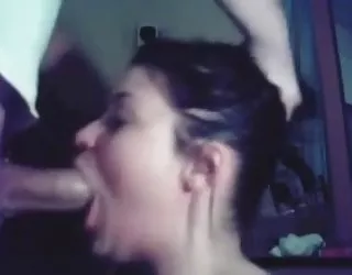 Le chef de l'adolescent jeune femme cochonne