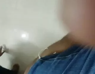 Le clignotement de la chambre grosse chienne