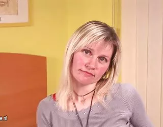 La blonde femme au foyer patricia est mouillé tout seul sexe video porno