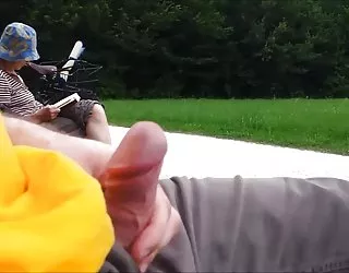 Teaser - grand-mère dans le parc srxe gratuit