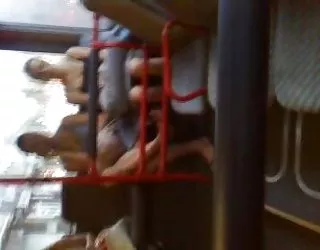 Allemande le public upskirt voyeur différents. l'arrêt de bus des filles de 6 sexe erotique