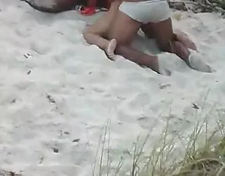 La femme de salope reçoit un dur baise sur la plage. telecharger film porno gratuit