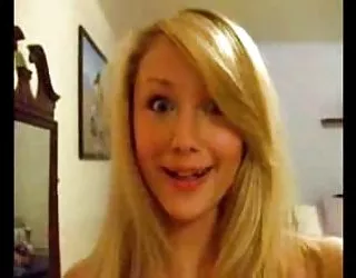 Jolie blonde avec des seins énormes porno sex chaud