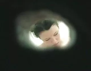 La jeune carrie pris dans le bassin de la cabine femme chaude baise