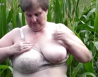 Vieille grosse porno mère baise piscine film de sexe