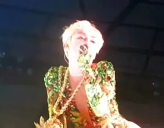 Salope miley cyrus collection - profitez-en big femme xxx