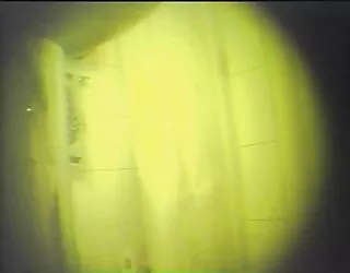 Mature femme se masturbe dans la douche pute chatte