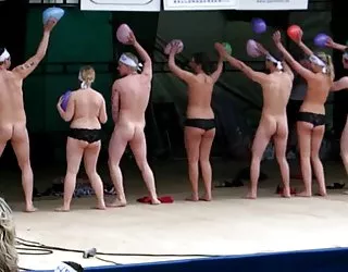 Nu sur la scène de 1 film gratuit x