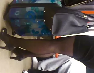 La dame en noir pure collants sxe gratuit