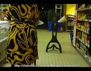 Du sperme sur les grandes arabes dans le marché femme toute nue en photo