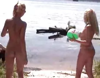 Plage 1 tres jeune salope