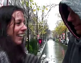 Vraiment cochonne suce un touriste de femmes nues erotiques