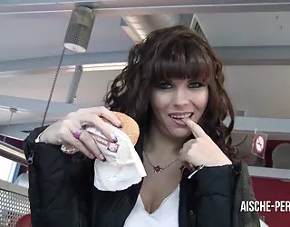 Pipe public leur fastfood laden femme salope video