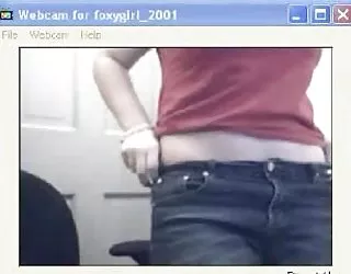 Busty fille dans le chat, et, montrant ses seins xxx porno