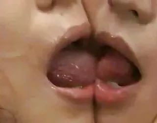 Brunette lesbienne bisous sex video gratuit