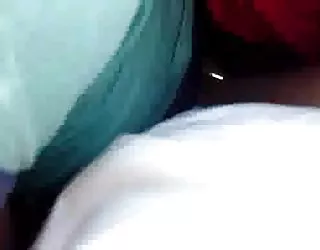 Profitant d'un magnifique spectacle suce