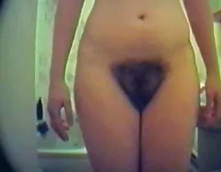 Poilue filles piski pris sur l'appareil photo caché belles filles nues video