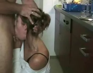 Utilisé et laissé seul salope qui suce