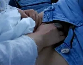 Un homme étrange, et sa femme asiatique dans le bus sexe video film xxx