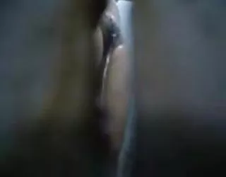 Thaïlandais de l'adolescent dans la salle de bain femmes naturistes